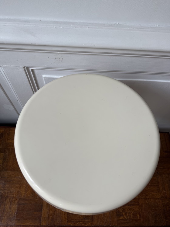 Image 1 of Cremefarbener Design-Hocker