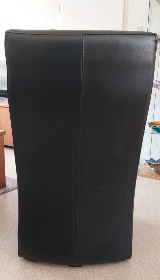 Image 1 of Élégant fauteuil Leolux en cuir noir, modèle Lapita.