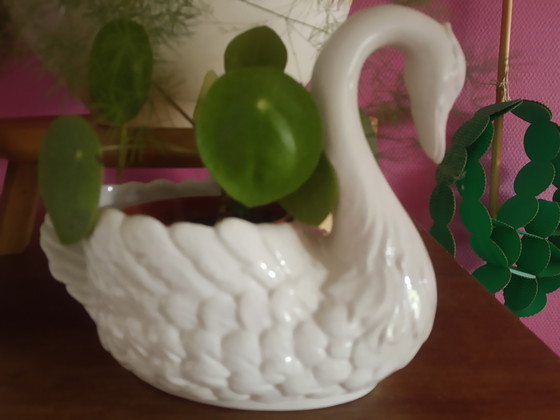 Ensemble de 2 magnifiques pots de fleurs en porcelaine blanche de style Mid-Century, en forme de cygne, de 2 (photo 8 of 14)