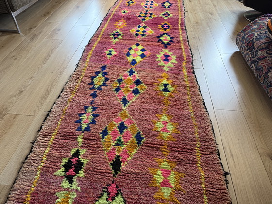 Image 1 of Vintage Marokkaanse Loper 384 × 101 cm – Expressief & Handgeknoopt