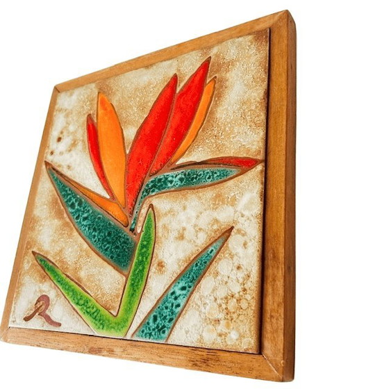 Image 1 of Sottobicchiere vintage in piastrelle Vallauris, decorazione murale Strelitzia di Raymonde Leduc, anni '60.