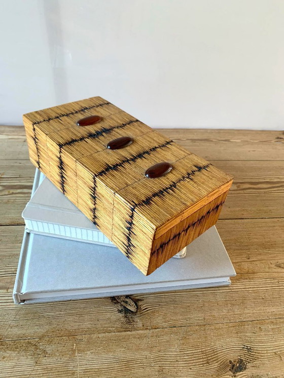 Image 1 of Scatola di sigari rivestita di fiammiferi – Arte popolare, anni '50