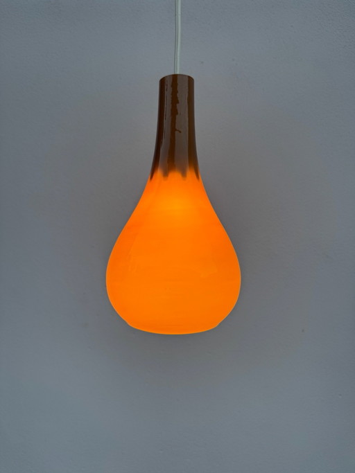 Suspension goutte opaline ambrée années 70