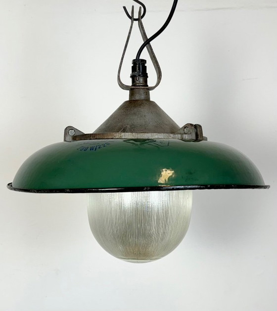 Image 1 of Lampada a sospensione in ghisa smaltata verde industriale, anni '60