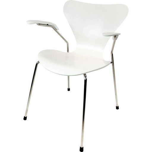 Sedia Seven bianca vintage modello 3207 con braccioli di Arne Jacobsen per Fritz Hansen