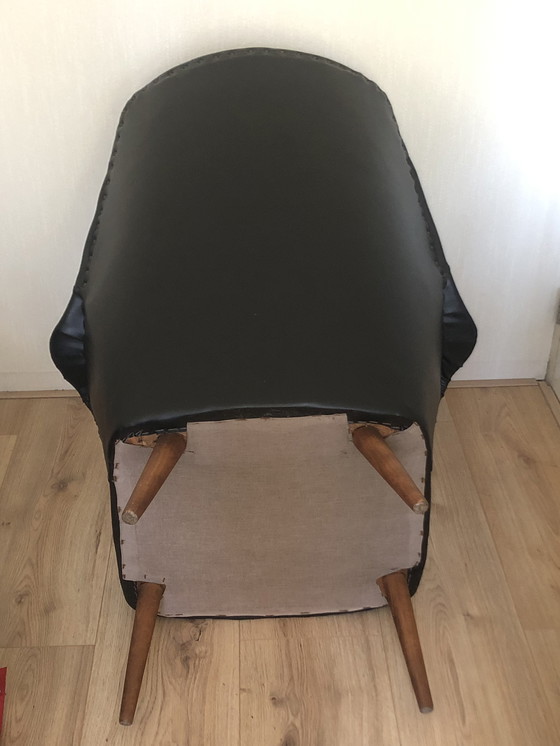 Image 1 of Vintage zwarte cocktailstoel clubstoel skai bekleding Theo Ruth (?)