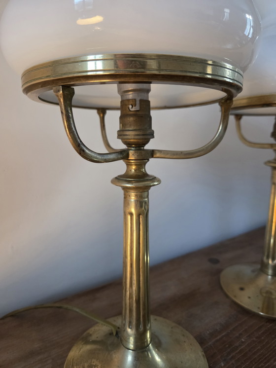 Image 1 of Paire de lampes anciennes en opaline et laiton
