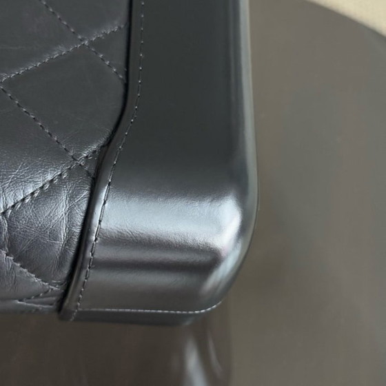 Image 1 of Sac hobo Chanel Gabrielle petit modèle - Cuir de veau matelassé noir, finitions dorées