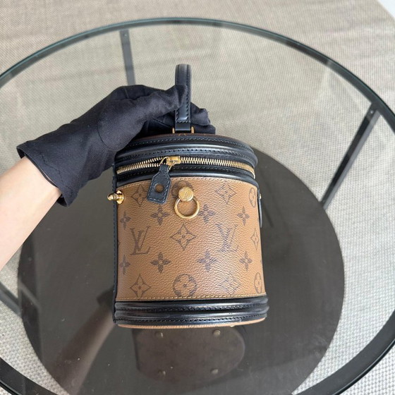 Image 1 of LOUISE VUITTON CANNES MONOGRAM REVERSE HANDTAS