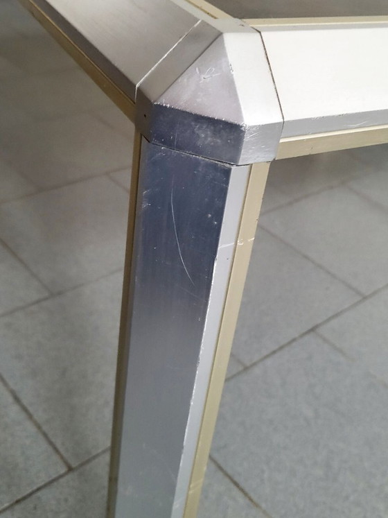 Image 1 of Vintage vierkante salontafel/bijzettafel uit de jaren 60 van aluminium en formica.