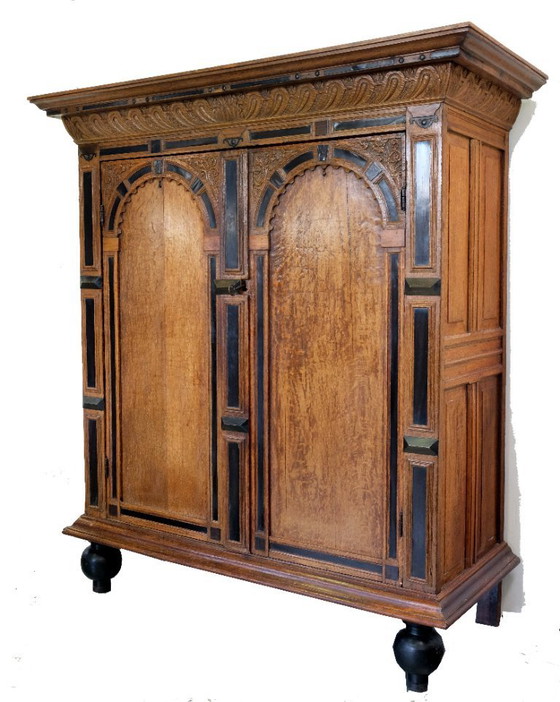 Image 1 of Hollandse 17de eeuwse Toogkast eikenhout