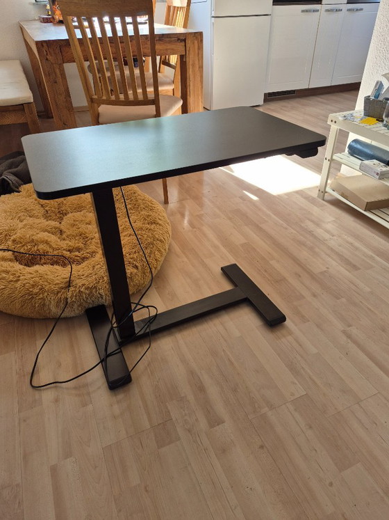 Image 1 of Mesa para portátil ESMART con altura regulable eléctricamente (70x40 cm)