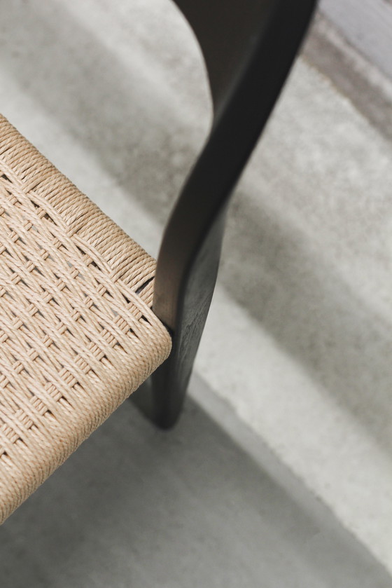 Image 1 of 6 sedie da pranzo modello 71 di Niels Otto Moller, tinte di nero con seduta in corda di carta