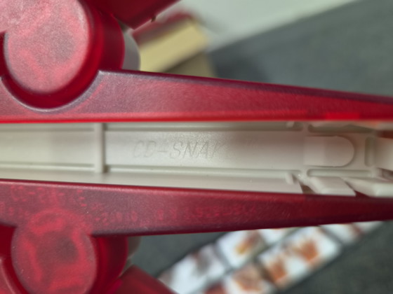 CD-Snake NOS rosso con bianco, stile Peggy Gou – Armadi contenitori, Plastic (photo 2 of 9)
