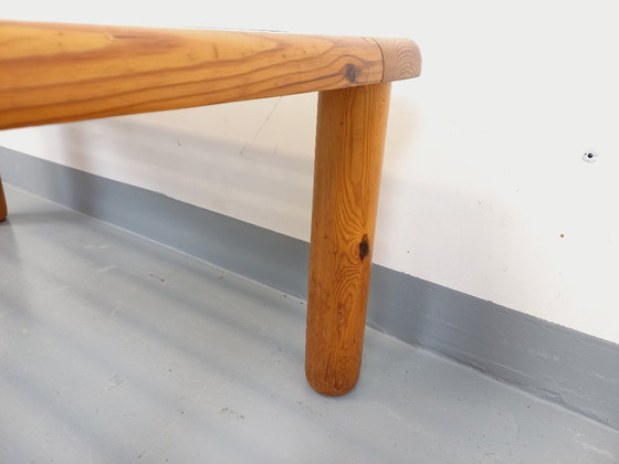 Image 1 of Vintage modernistische salontafel van grenenhout en glas uit de jaren 70 en 80.