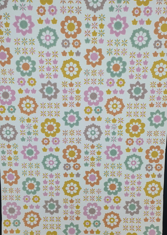 Image 1 of 7761 Vintage Pastel Retro 70s Floral Wallpaper