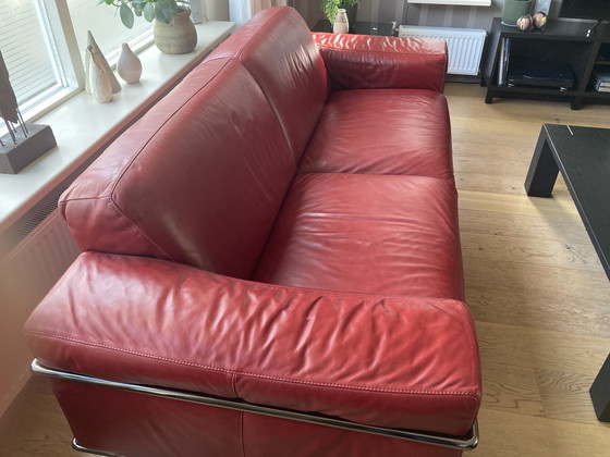 Image 1 of Hermoso sofá Natuzzi rojo burdeos