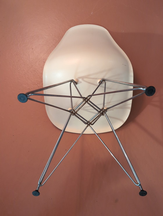 Image 1 of Silla auxiliar de plástico Eames RE DSR