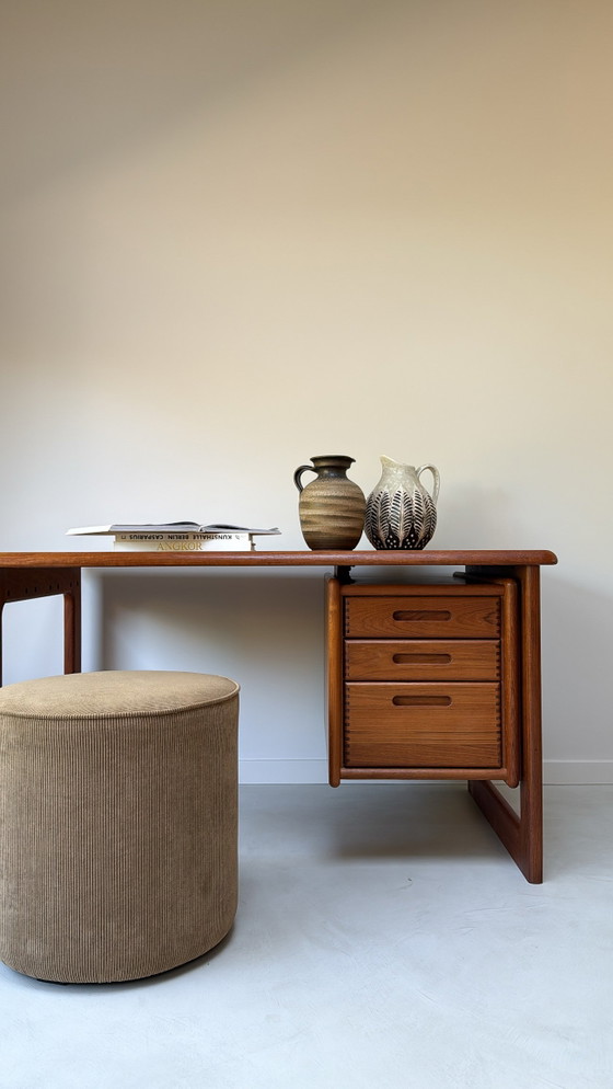 Image 1 of Vintage Deens designbureau gemaakt van teak hout door Dyrlund