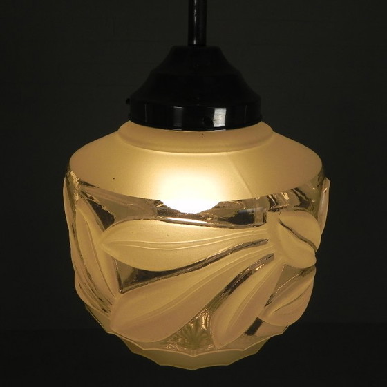 Image 1 of Lampada a sospensione Art Déco con paralume in vetro smerigliato, anni '30