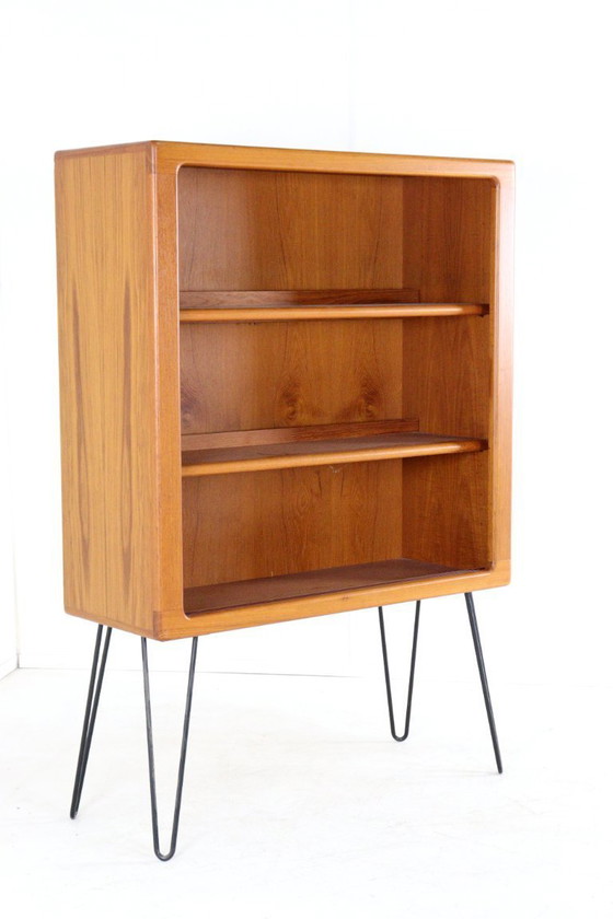 Image 1 of Dyrlund vitrinekast vintage Deens design