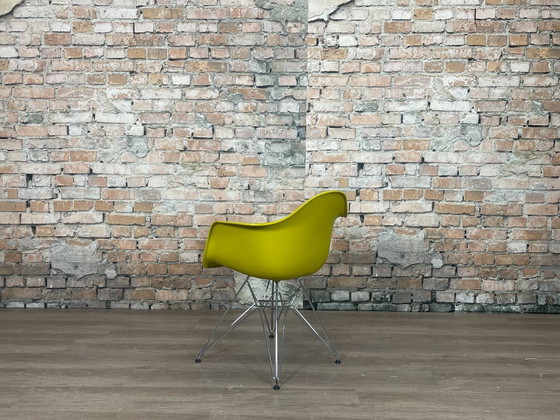 Vitra DAR – Plastique Moutarde | Charles & Ray Eames – Fauteuils, Plastic, Chrome (photo 5 of 17)