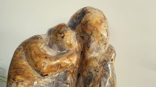 Escultura única, "madre e hijo" en madera petrificada.
