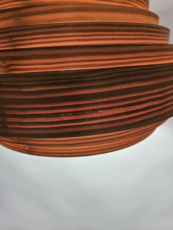 Image 1 of Chapa de madera Lámpara colgante atribuida a Hans Agne Jacobson Diseño sueco Años 70
