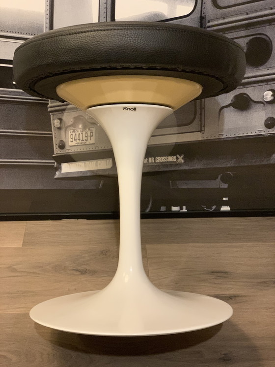 Image 1 of Sgabello Tulip di Eero Saarinen per Knoll.