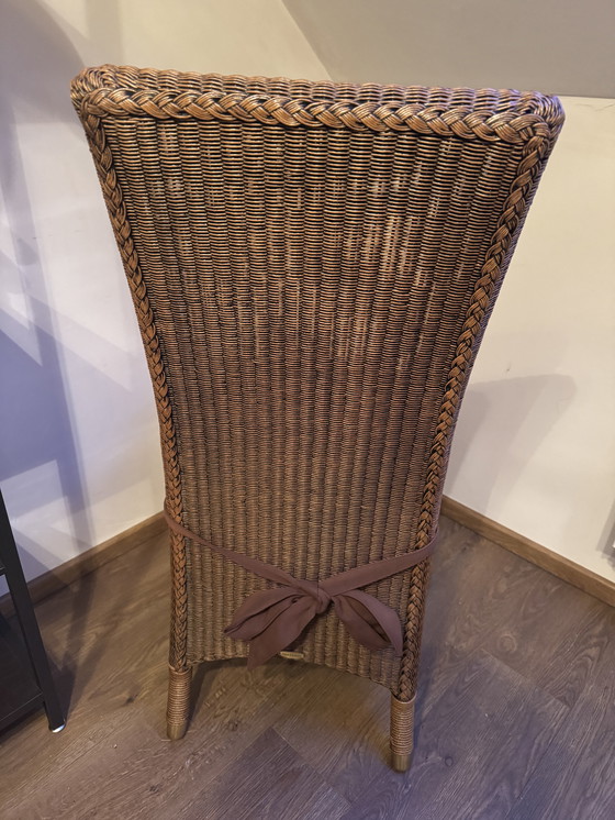 Image 1 of 8 Lloyd Loom stoelen met bijhorende kussens 2 met armleuningen y 6 zonder leuning 