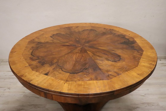 Image 1 of Antique Round Table in Walnut, Italy Early 19th century