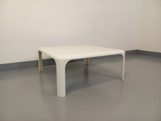 Image 1 of Vierkante salontafel uit de jaren 60, prachtig Italiaans ontwerp van Vico Magistretti voor Studio Artemide Milano