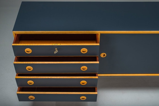 Image 1 of Aparador de pino de estilo moderno de mediados de siglo de Musterring International, década de 1960