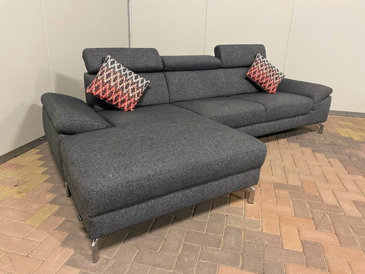 Sofá esquinero Montel de tela gris – Reposacabezas ajustables – Espacioso y cómodo