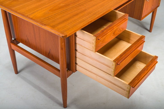 Image 1 of  Dänischer Chefschreibtisch aus Teakholz von Arne Vodder für H.P. Hansen, 1960er Jahre