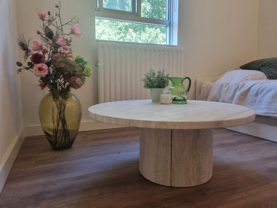 Image 1 of Magnifique table basse en travertin