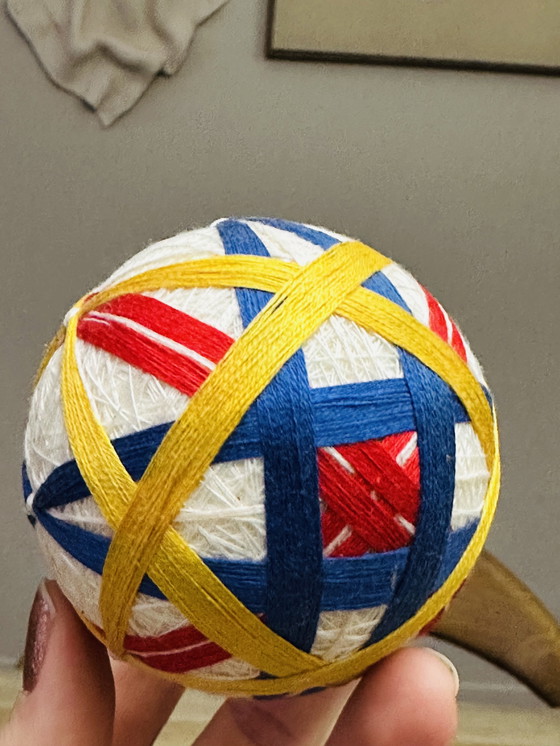 Image 1 of Juego de 2 bolas de Temari japonesas hechas a mano: objeto de arte decorativo