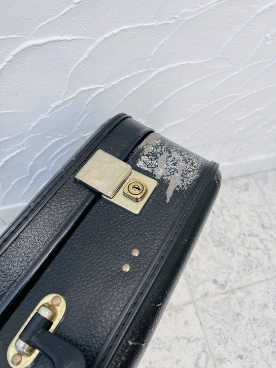 Image 1 of Attractive Beige Skaï suitcase with front pocket. Small flaw in zipper, but functional. Dimensions