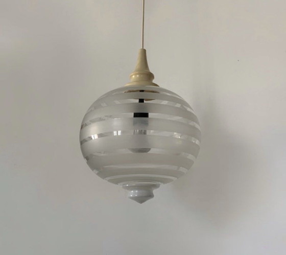 Lampadario a globo in vetro satinato a coste, anni '70 – Glass (photo 4 of 5)