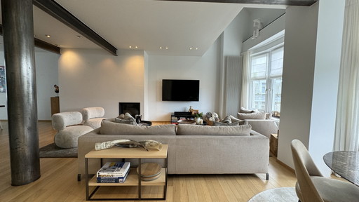 B&B Italia model Ray