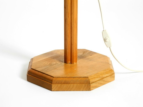 Image 1 of Grote, zeldzame vloer- of tafellamp uit de jaren 60 van grenenfineer — Scandinavische productie | Hoogte 120 cm