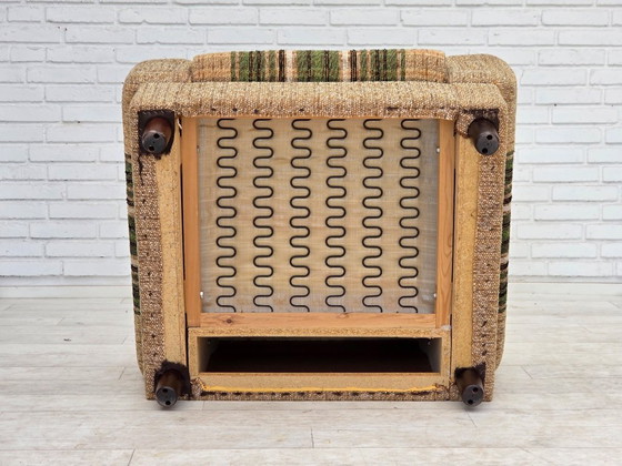 Image 1 of Fauteuil club danois des années 1980, par Nisbo Horsens, en laine d'ameublement.