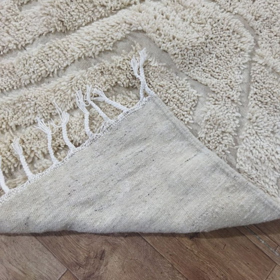 Image 1 of Modern Berber Rug – Handmade Berber Carpet | Moroccan Cream Wool Rug | 164 × 100 cm