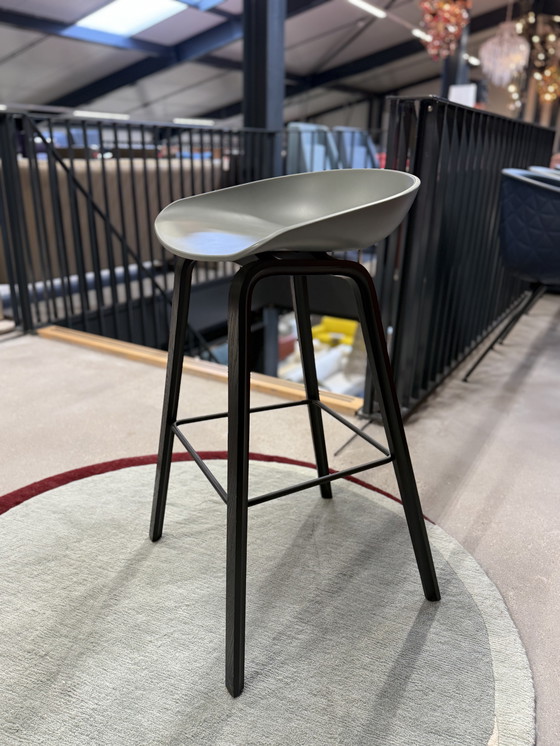 Image 1 of Sgabello da bar Hay About a Stool AAS32 nero verde