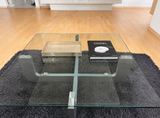 Elegante mesa de centro de cristal de 110 x 110 cm.