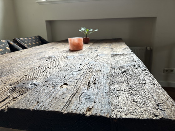 Image 1 of Robuster Esstisch aus Holz mit Stahlfüßen – Maßanfertigung