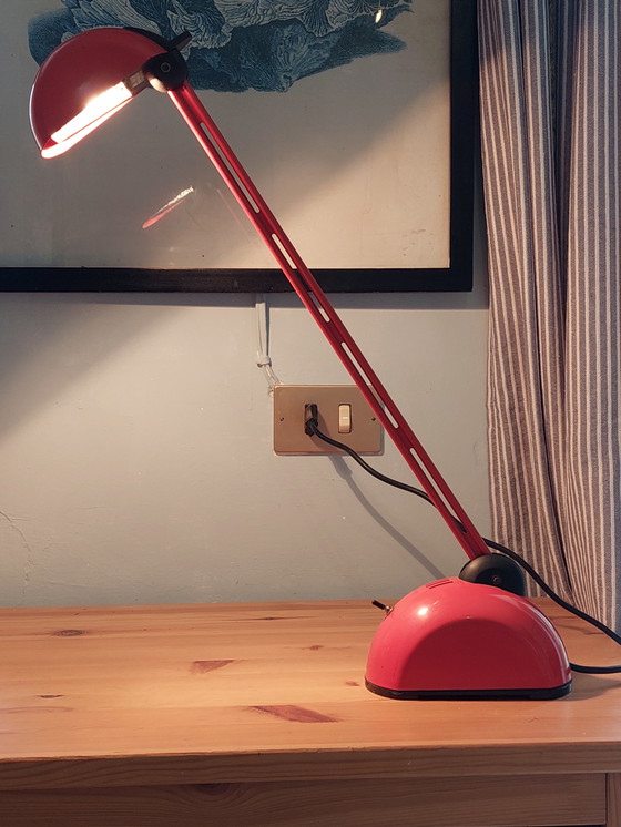 Image 1 of Lámpara de escritorio italiana moderna de poste rojo