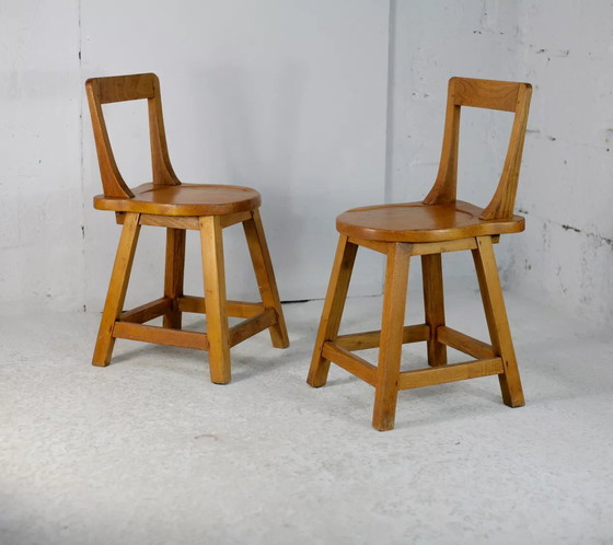 Image 1 of 2x Brutalistische Hocker mit Rückenlehne aus Holz