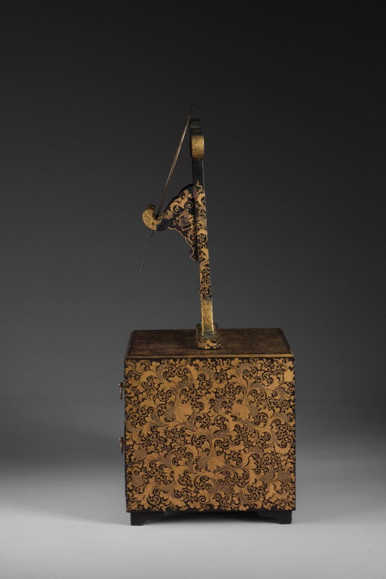 Image 1 of Élégante coiffeuse japonaise antique