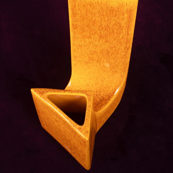 Sculptural Amber Ceramic Space Age Vase, Italy 1970 (photo 15 of 20)